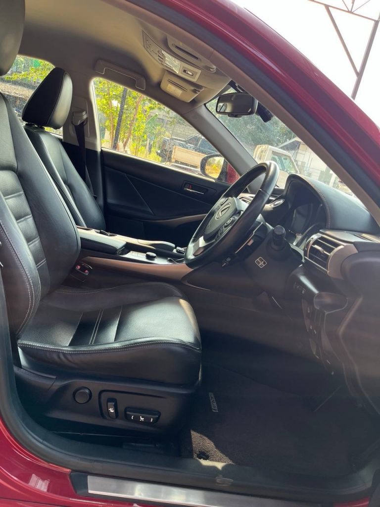 2014 雷克萨斯 is300h https://mangocar.cc/wp-content/uploads/2024/04/img_8916-1-768x1024.jpg