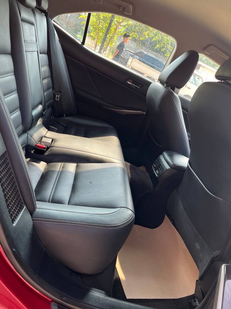 2014 雷克萨斯 is300h https://mangocar.cc/wp-content/uploads/2024/04/img_8917-1-768x1024.jpg