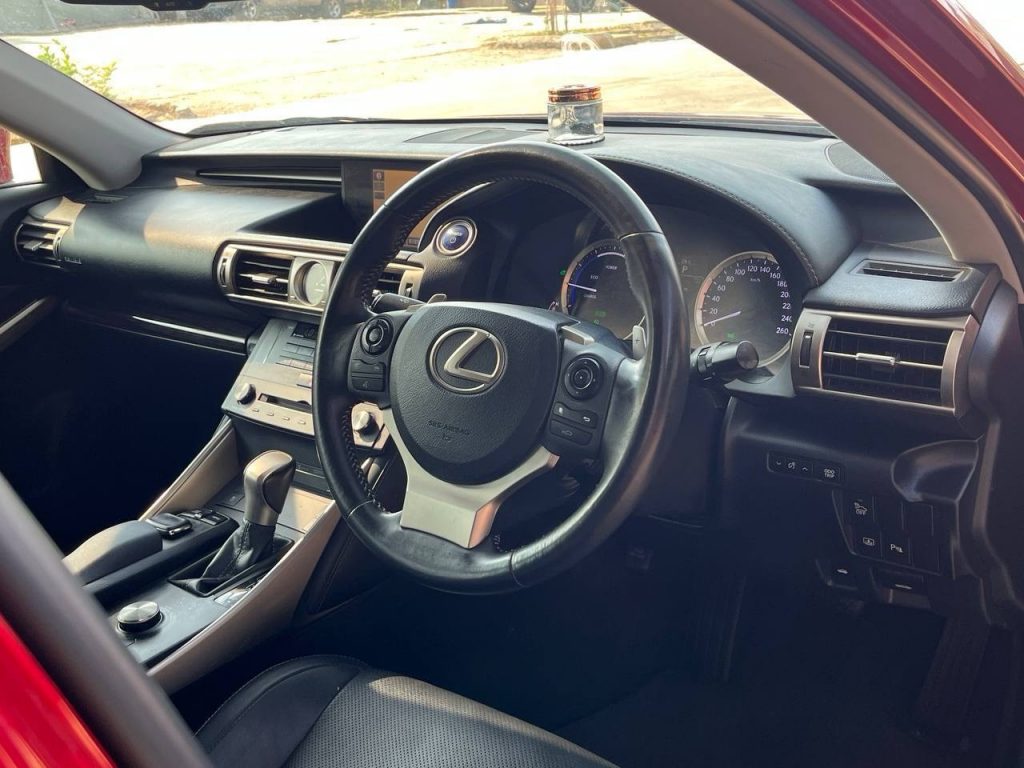 2014 雷克萨斯 is300h https://mangocar.cc/wp-content/uploads/2024/04/img_8918-1-1024x768.jpg